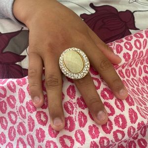 Anillo de piedra grande